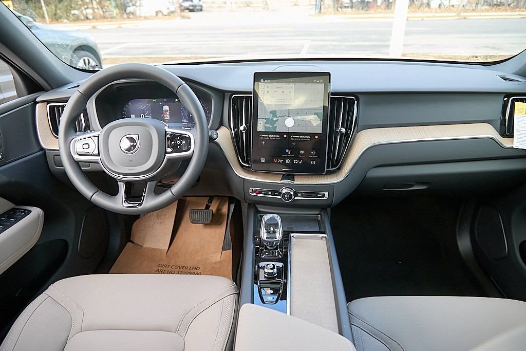 New 2026 Volvo XC60 B5 Plus w/ Protection Package Premier image 25