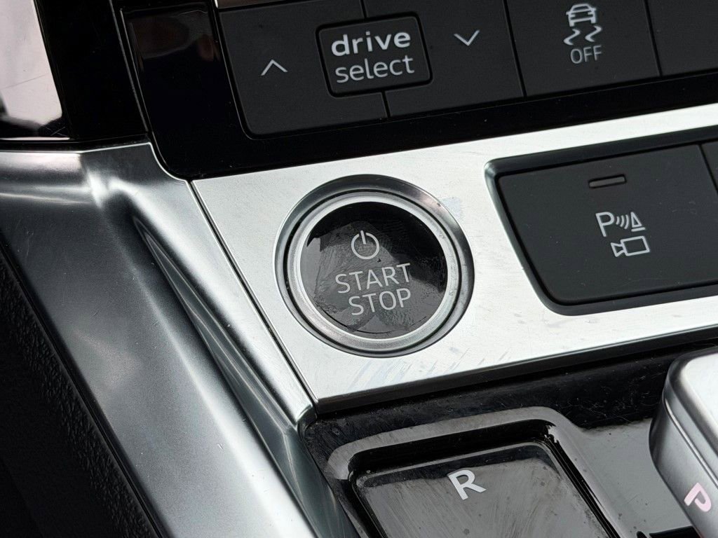 Certified 2022 Audi e-tron Premium image 32