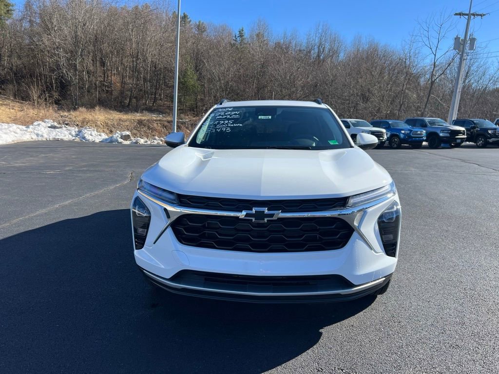 New 2026 Chevrolet Trax LT w/ Sunroof Package image 2