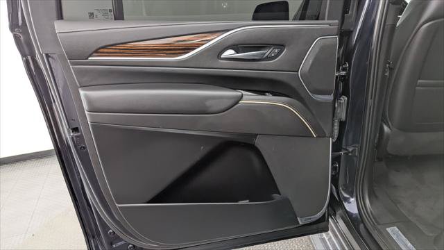 Used 2022 Cadillac Escalade ESV Premium Luxury AWD/4WD image 16