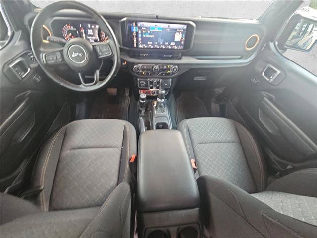 Used 2024 Jeep Gladiator Mojave AWD/4WD image 16