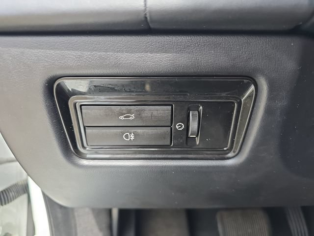 Used 2013 Jaguar XJ AWD image 23