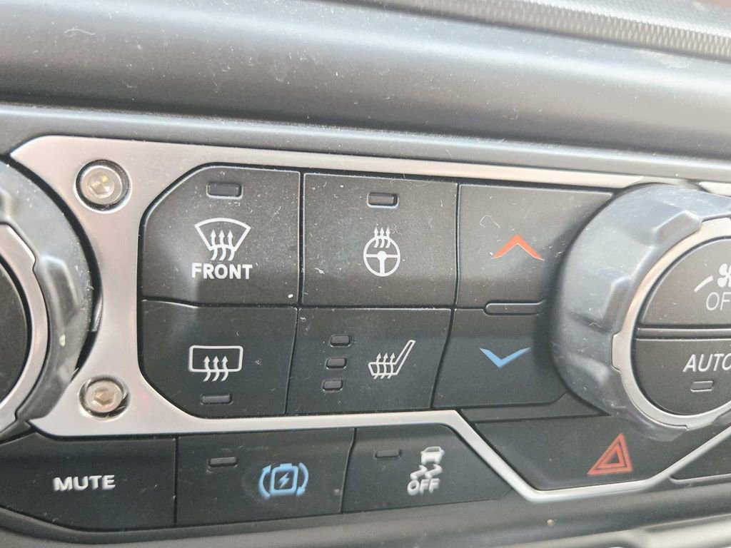Used 2023 Jeep Wrangler Unlimited Sahara w/ Cold Weather Group AWD/4WD image 35