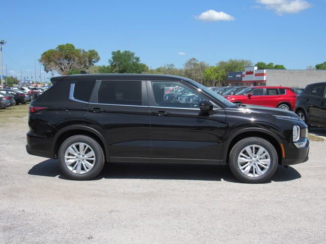 New 2026 Mitsubishi Outlander ES image 2