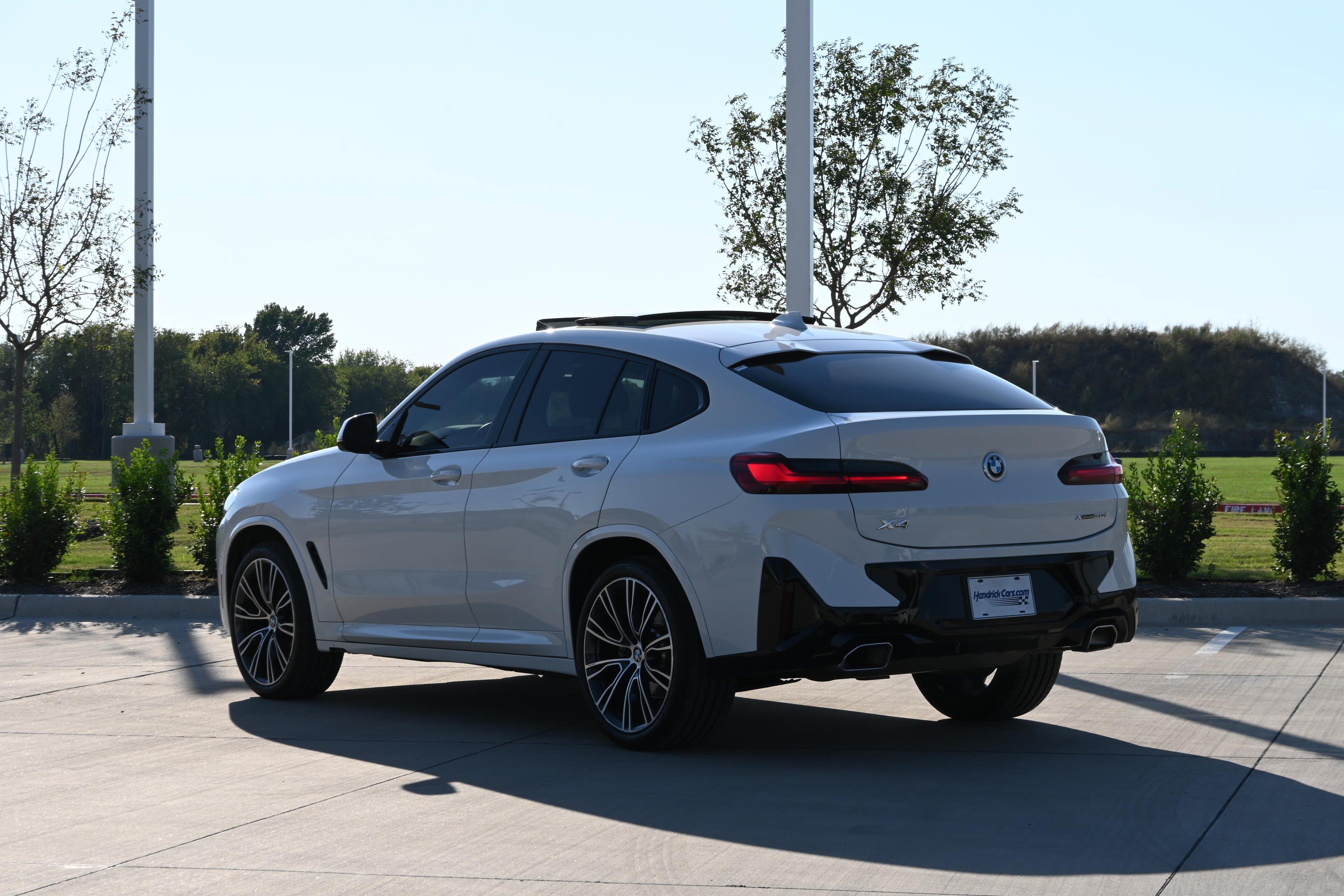 Certified 2025 BMW X4 xDrive30i w/ Premium Package AWD/4WD image 7