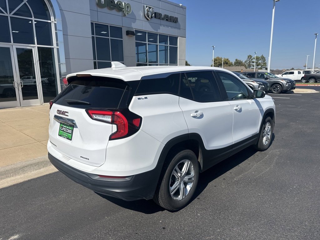 Used 2024 GMC Terrain SLE image 8