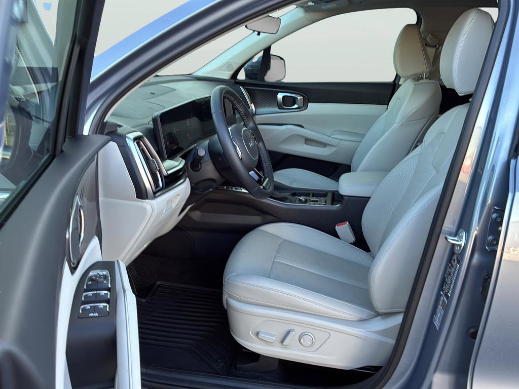 Certified 2025 Kia Sorento S w/ Panoramic Sunroof Package image 13