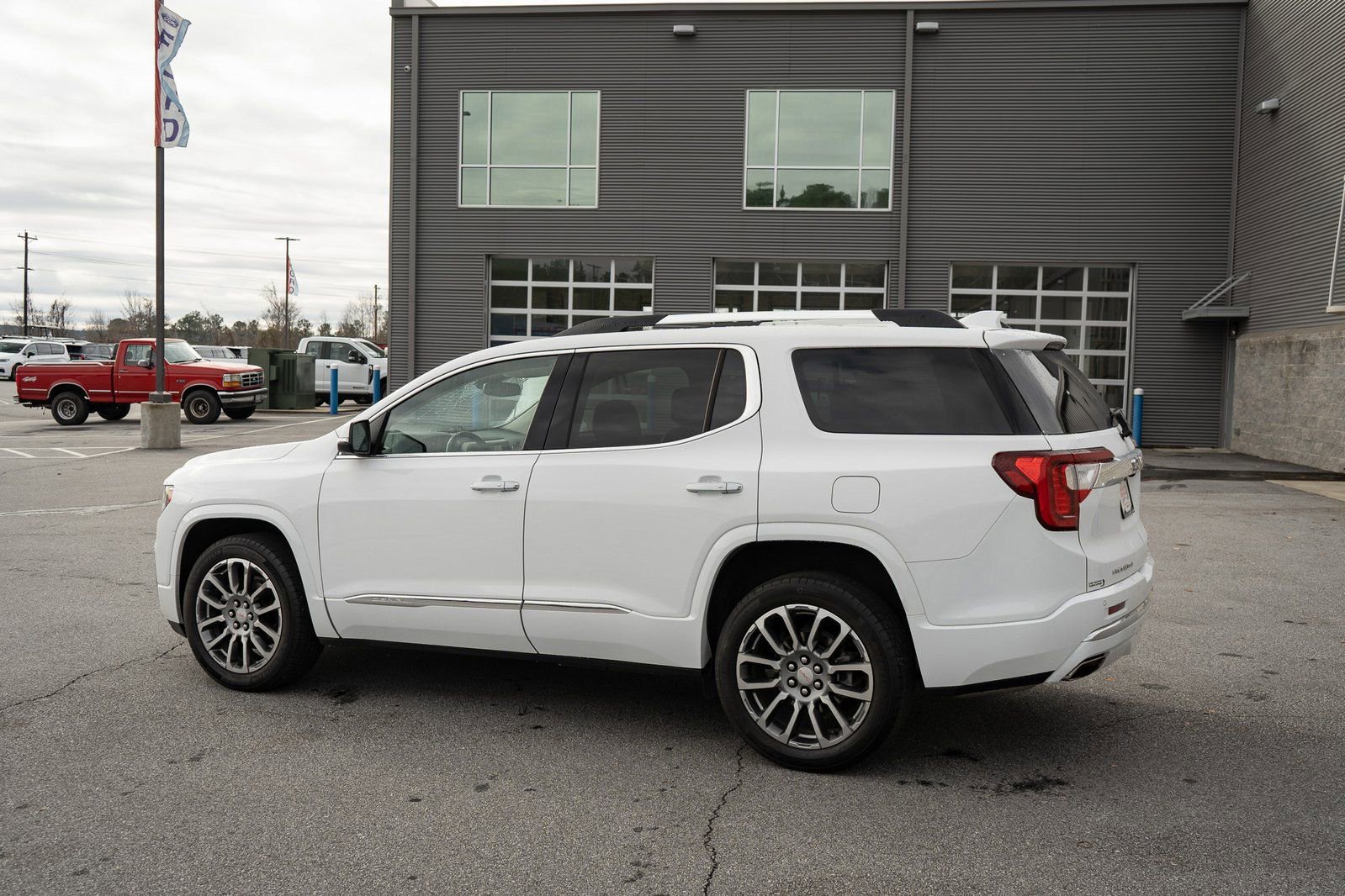 Used 2023 GMC Acadia Denali AWD/4WD image 7