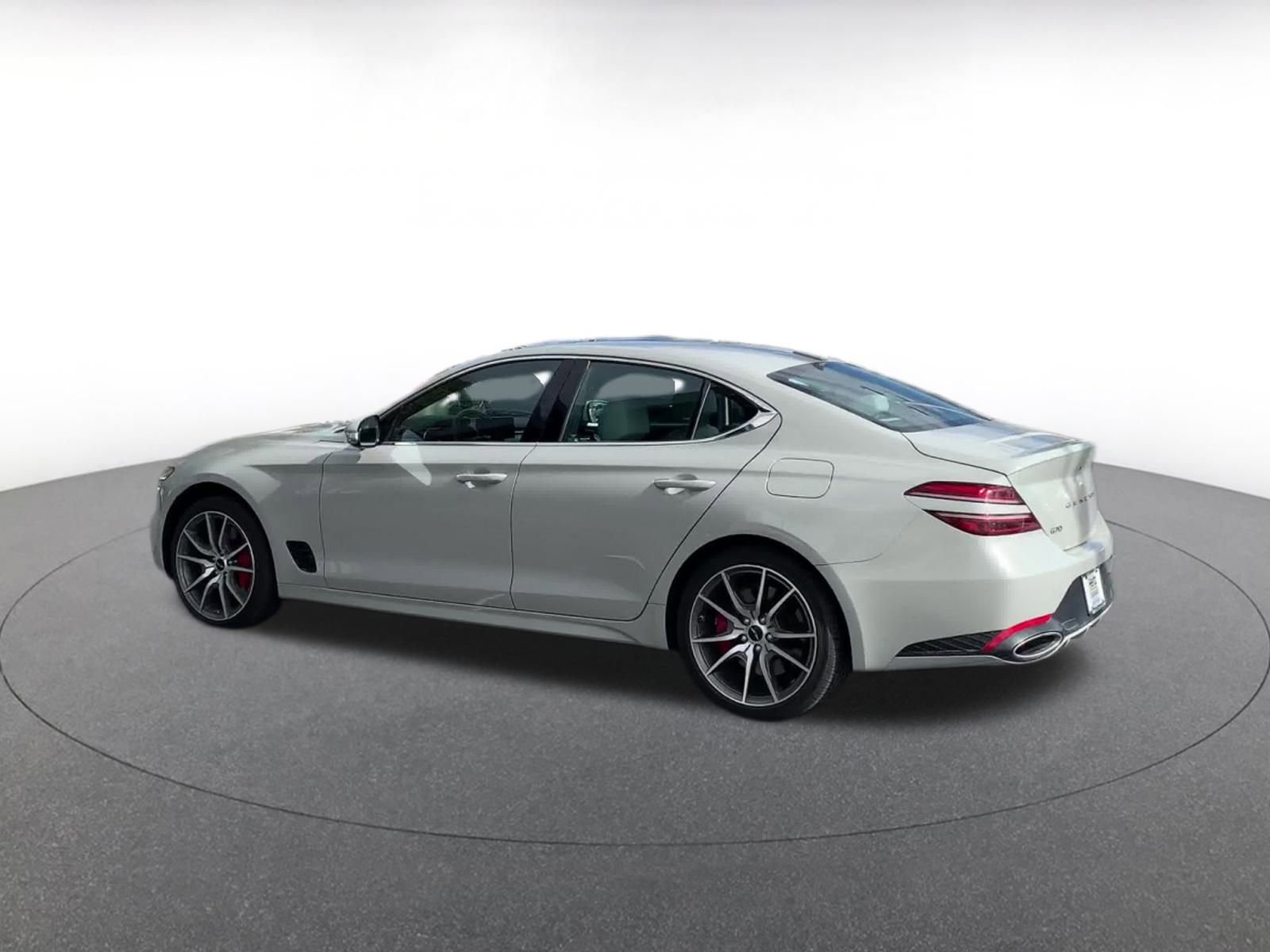 Used 2025 Genesis G70 2.5T image 10