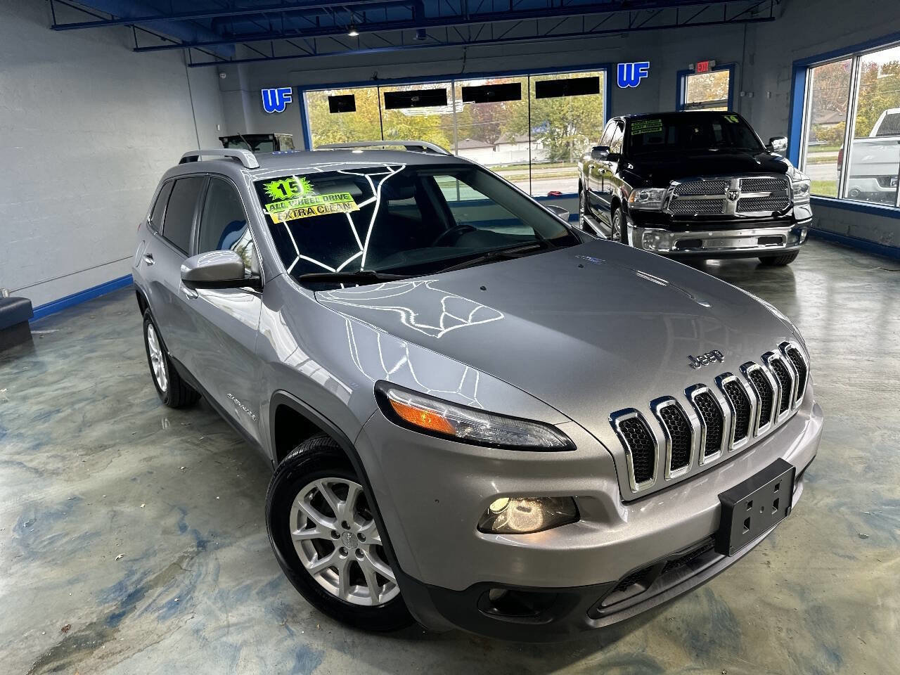 Used 2015 Jeep Cherokee Latitude w/ Comfort/Convenience Group image 4