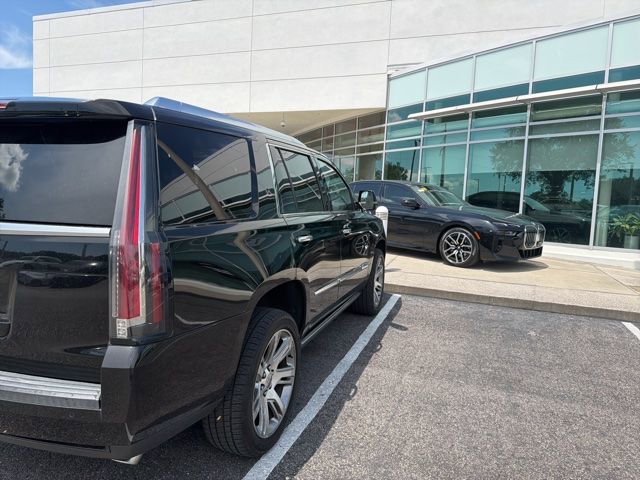 Used 2017 Cadillac Escalade Premium Luxury AWD/4WD image 19