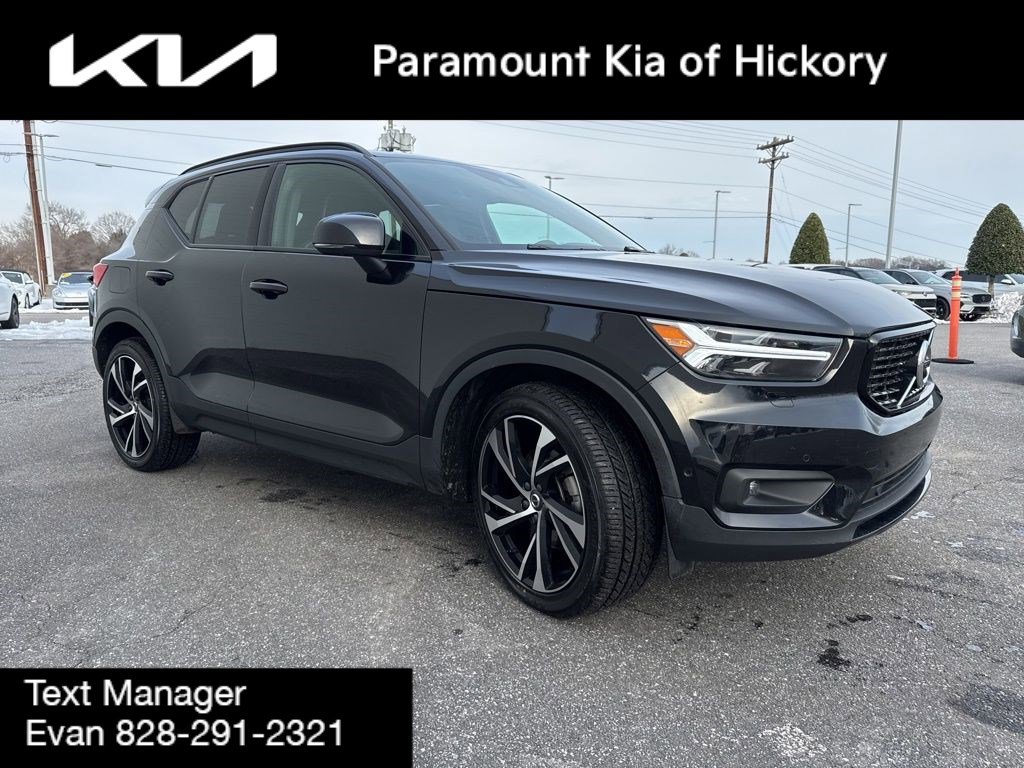 Used 2021 Volvo XC40 T5 R-Design w/ Advanced Package image 3