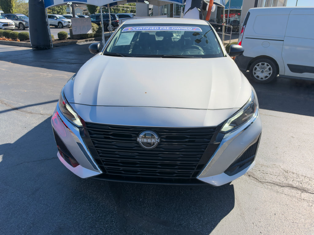 Used 2025 Nissan Altima 2.5 SV FWD image 2