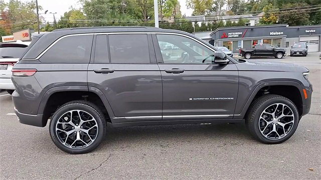 Used 2024 Jeep Grand Cherokee Summit image 9