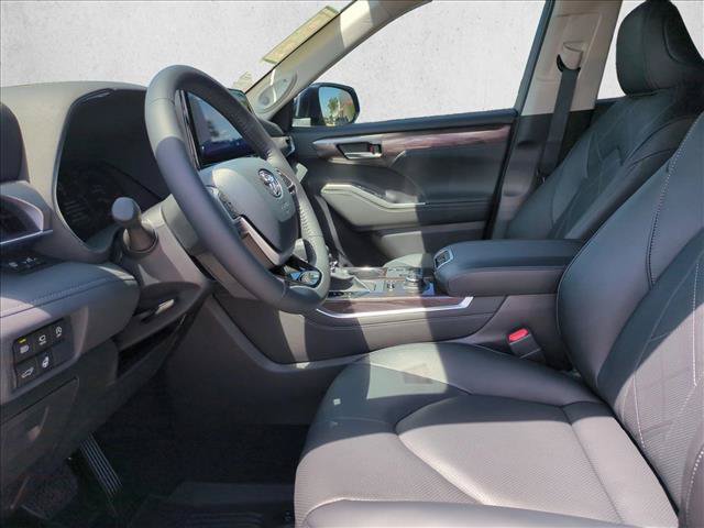 New 2026 Toyota Highlander Platinum AWD/4WD image 4