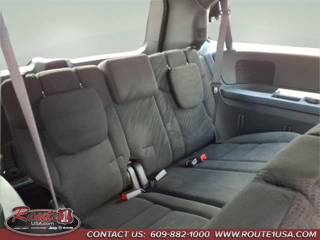 Used 2016 Dodge Grand Caravan SE FWD image 16