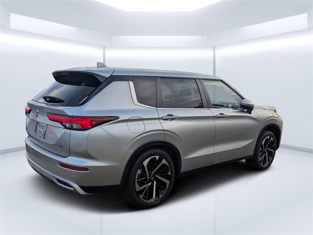 Used 2024 Mitsubishi Outlander FWD image 3