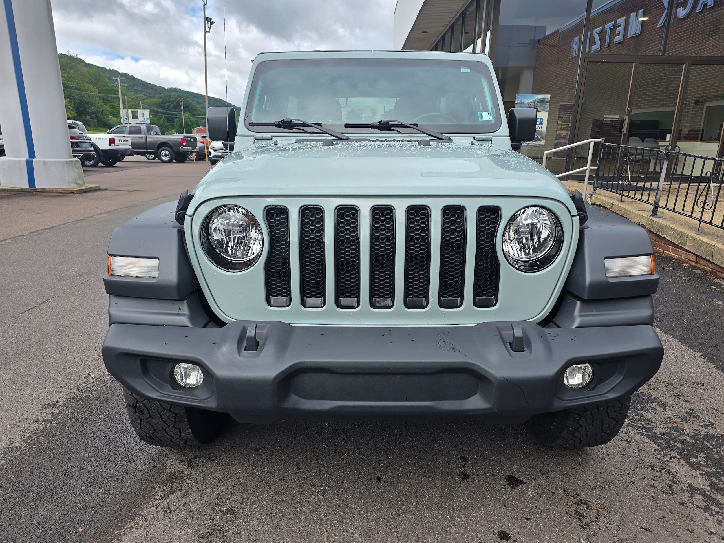 Used 2023 Jeep Wrangler Unlimited Sport AWD/4WD image 2