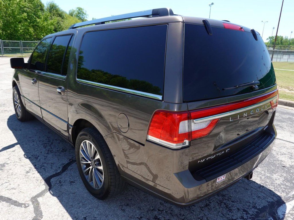 Used 2016 Lincoln Navigator L Select image 5