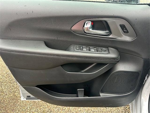 New 2026 Chrysler Pacifica Select w/ S Appearance Package image 10