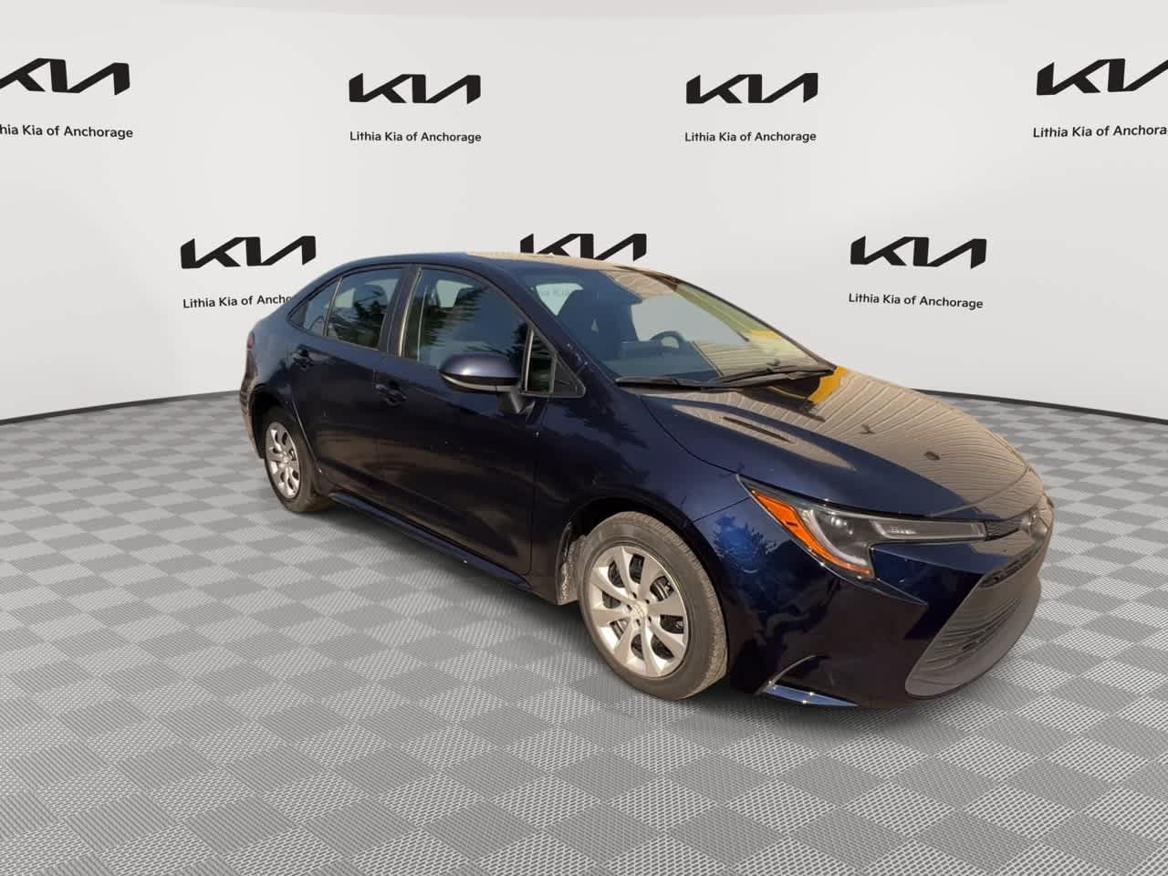 Used 2024 Toyota Corolla LE FWD image 2