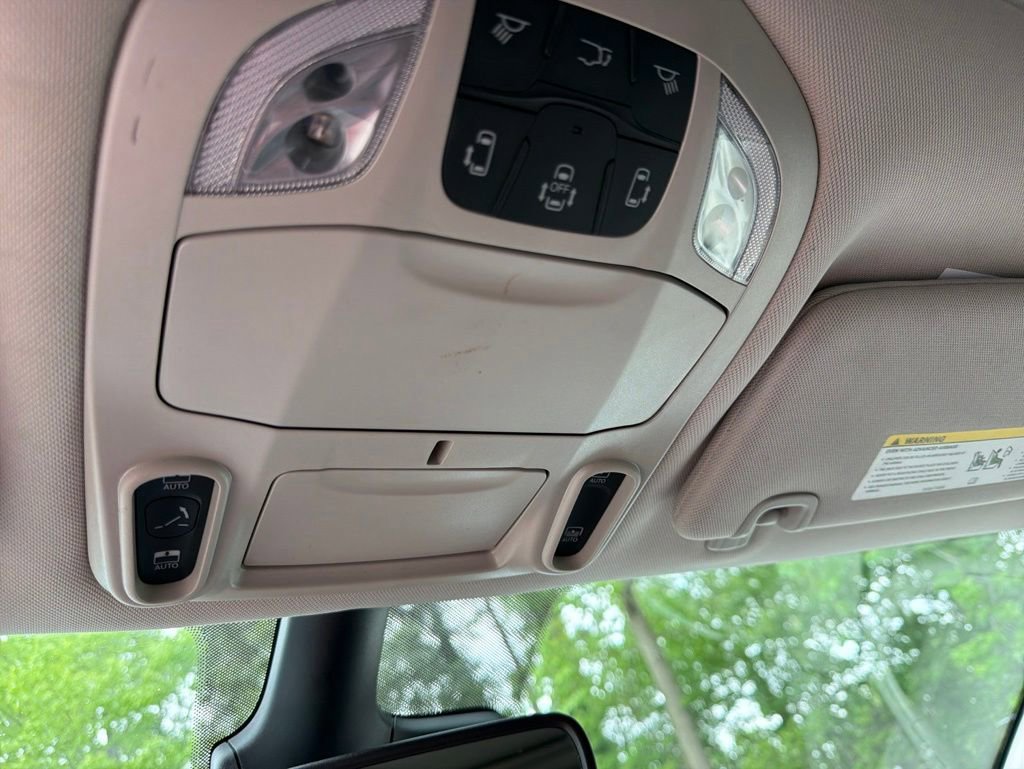 Used 2023 Chrysler Pacifica Limited FWD image 20