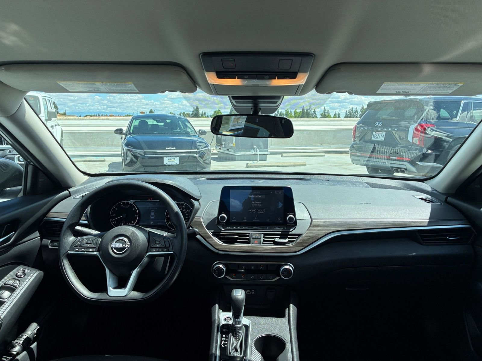 Used 2025 Nissan Altima 2.5 SV FWD image 33