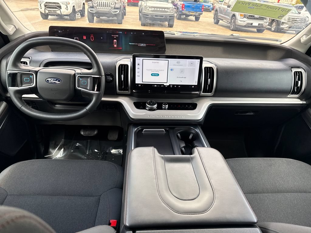 Used 2025 Ford Expedition Active RWD image 6