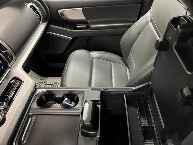 Used 2025 Ford Expedition Active AWD/4WD image 39