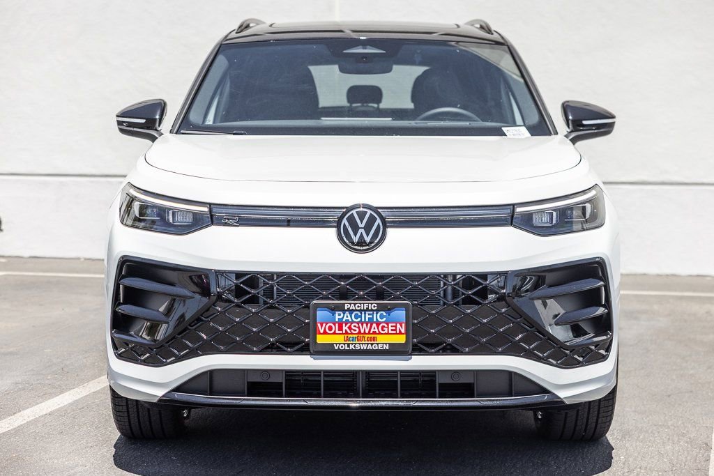 New 2026 Volkswagen Tiguan SE R-Line FWD image 2