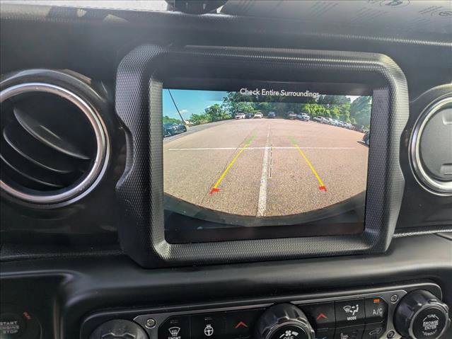 Used 2019 Jeep Wrangler Unlimited Sahara AWD/4WD image 13
