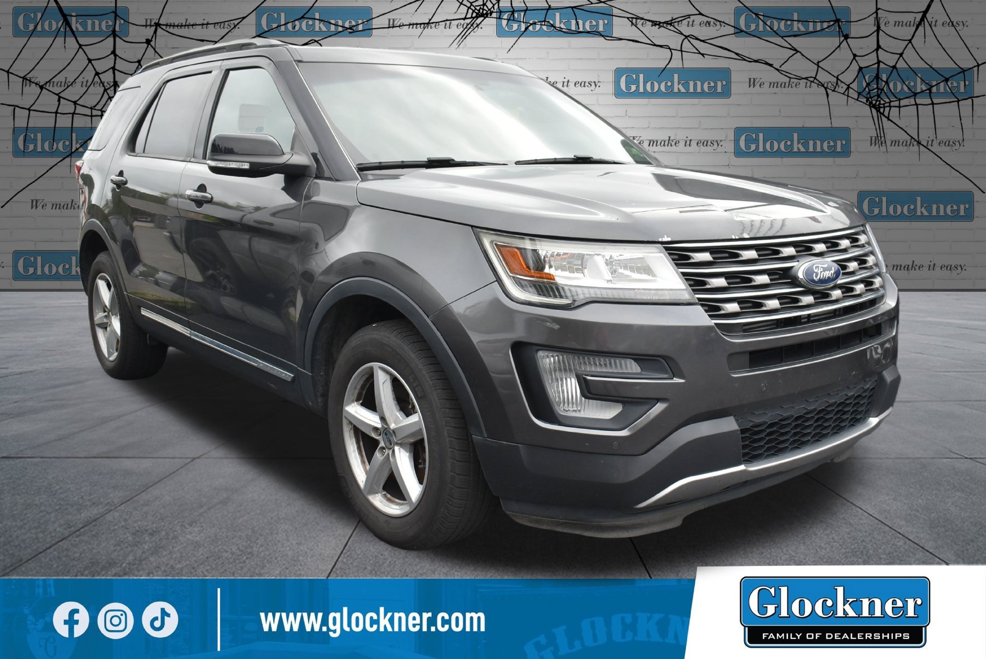 Used 2017 Ford Explorer XLT w/ Equipment Group 202A AWD/4WD image 3