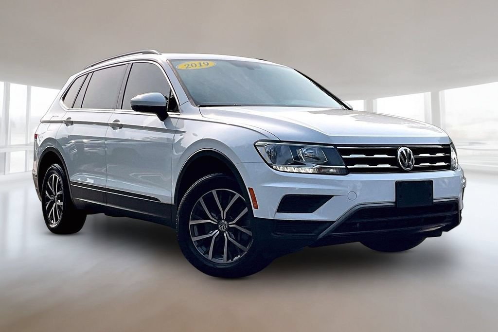 Used 2019 Volkswagen Tiguan SE w/ Panoramic Sunroof Package FWD image 1