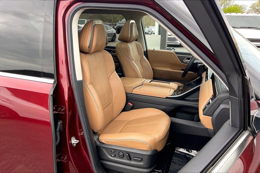 Used 2025 INFINITI QX80 Sensory AWD/4WD image 32