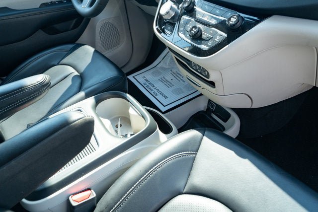 Used 2023 Chrysler Pacifica Touring-L FWD image 39