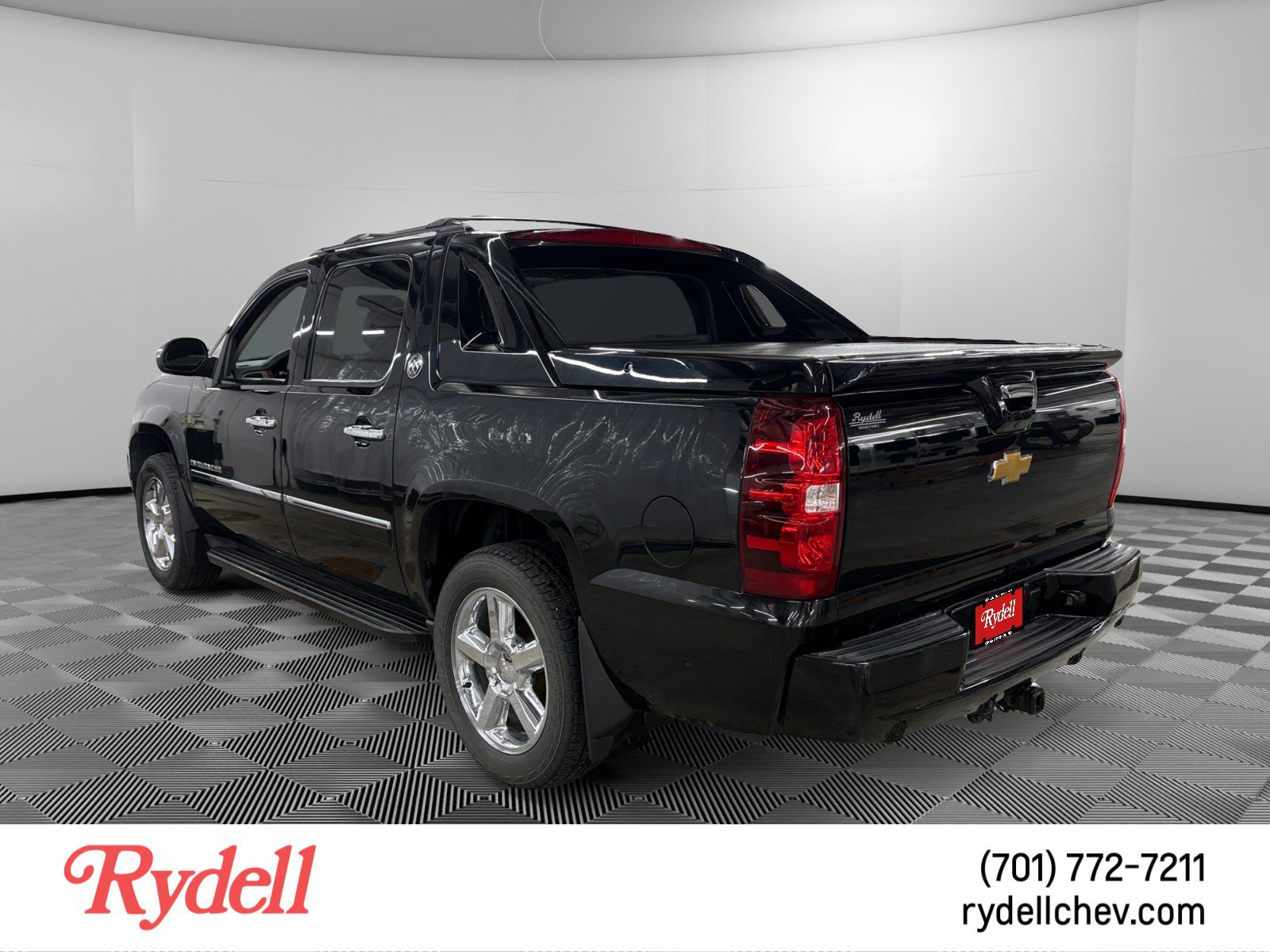 Used 2013 Chevrolet Avalanche LTZ AWD/4WD image 3