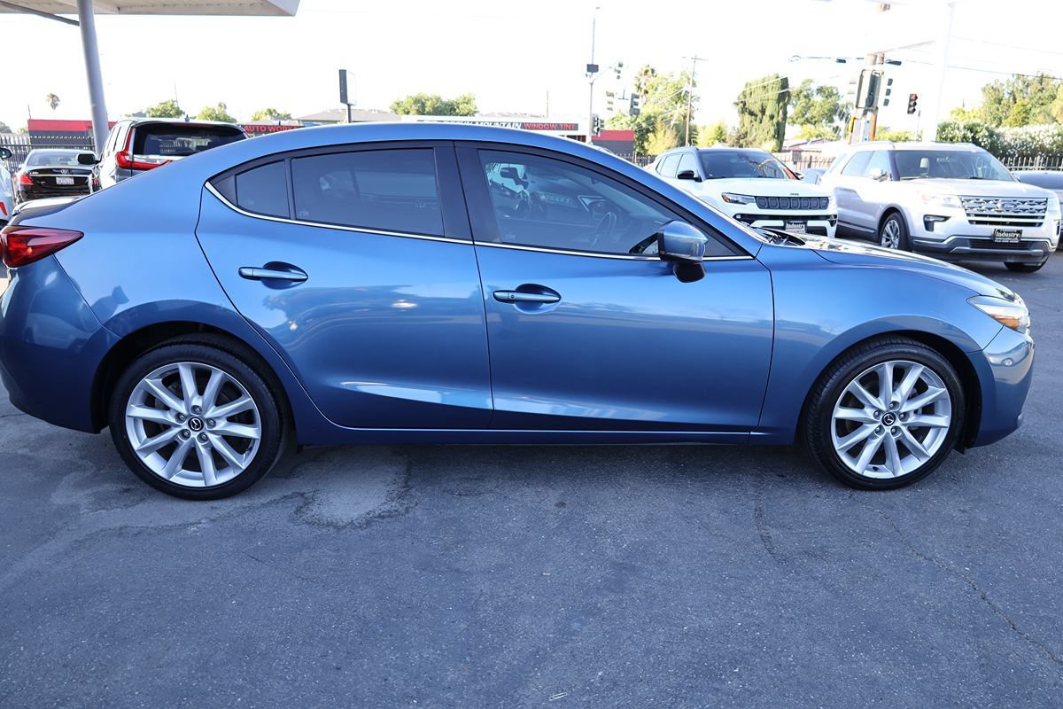 Used 2017 MAZDA MAZDA3 Touring w/ Popular Equipment Package FWD image 9