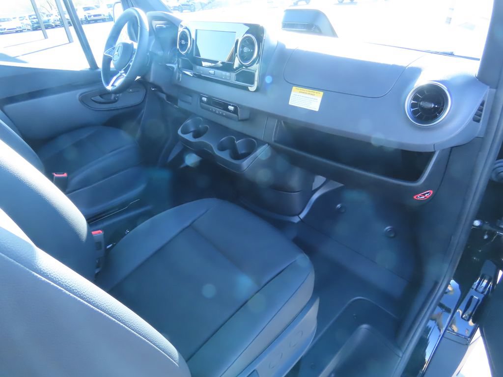 Used 2025 Mercedes-Benz Sprinter 3500 image 18