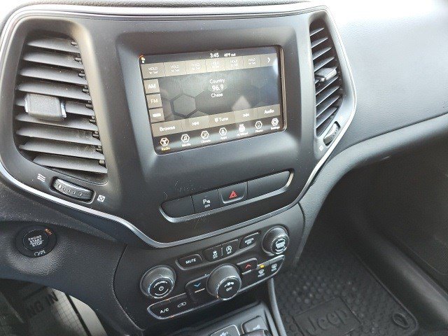 Used 2019 Jeep Cherokee Latitude Plus w/ Cold Weather Group image 24