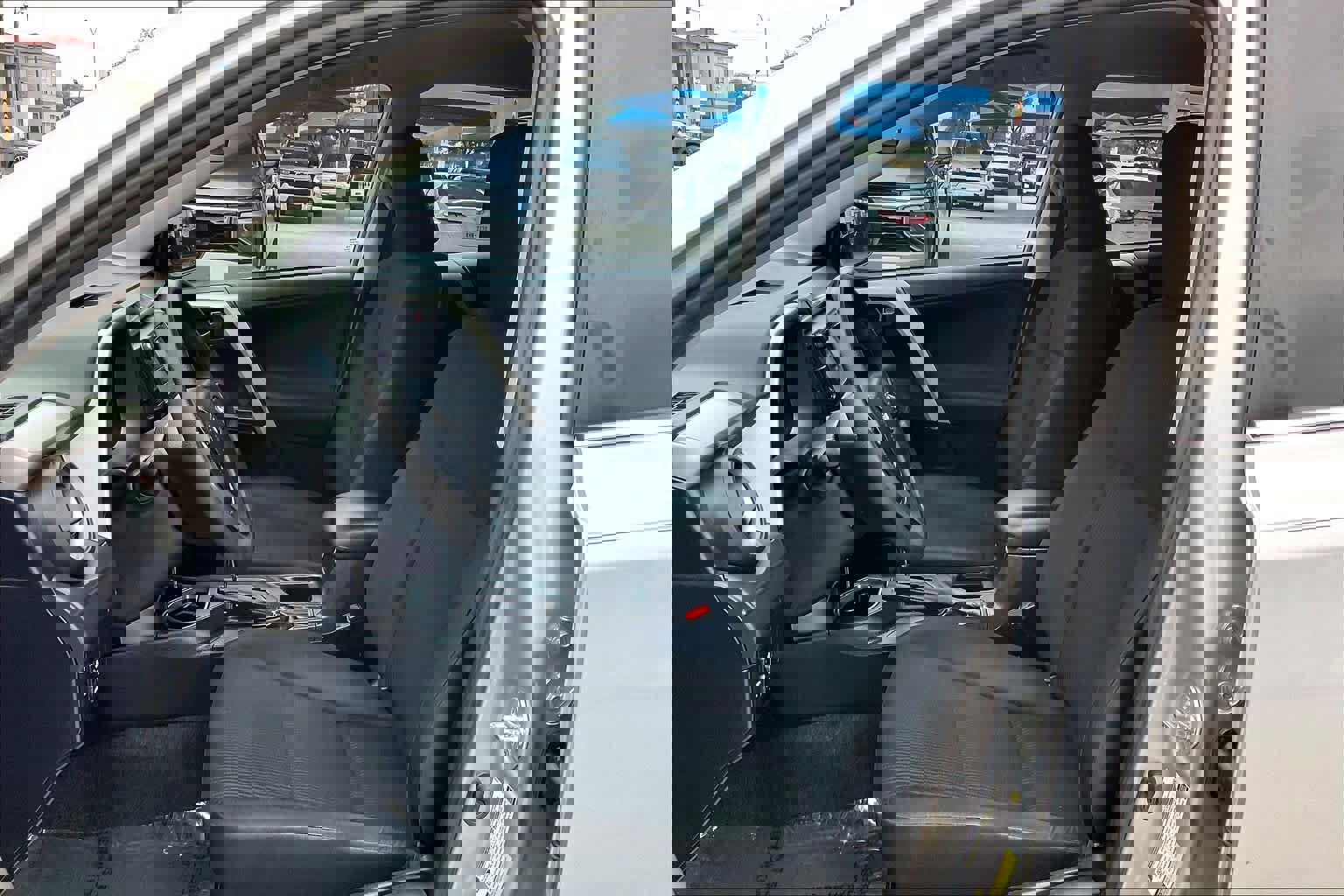 Used 2016 Toyota RAV4 LE FWD image 9