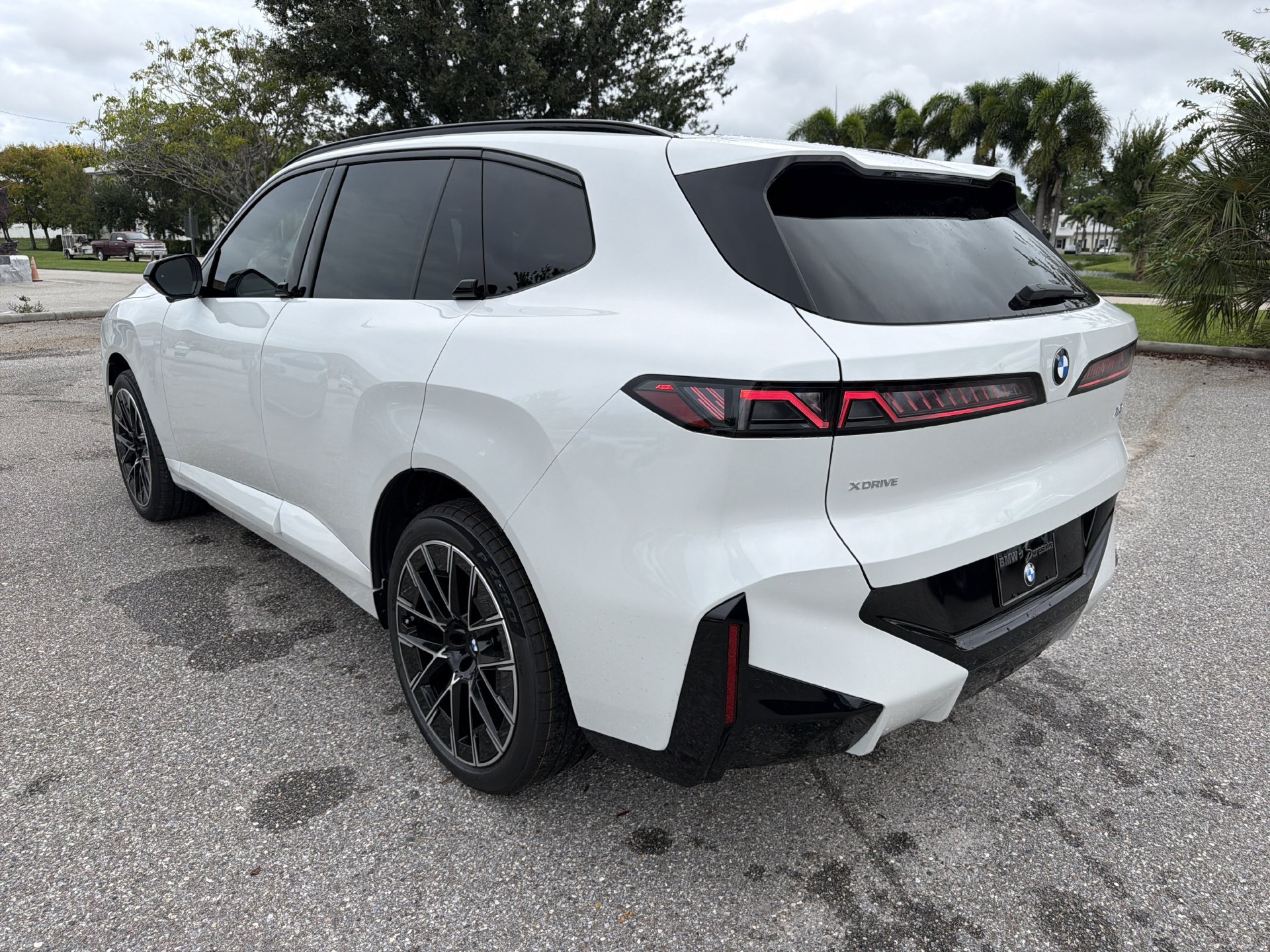 New 2027 BMW X5 xDrive50e w/ M Sport Professional Package AWD/4WD image 6