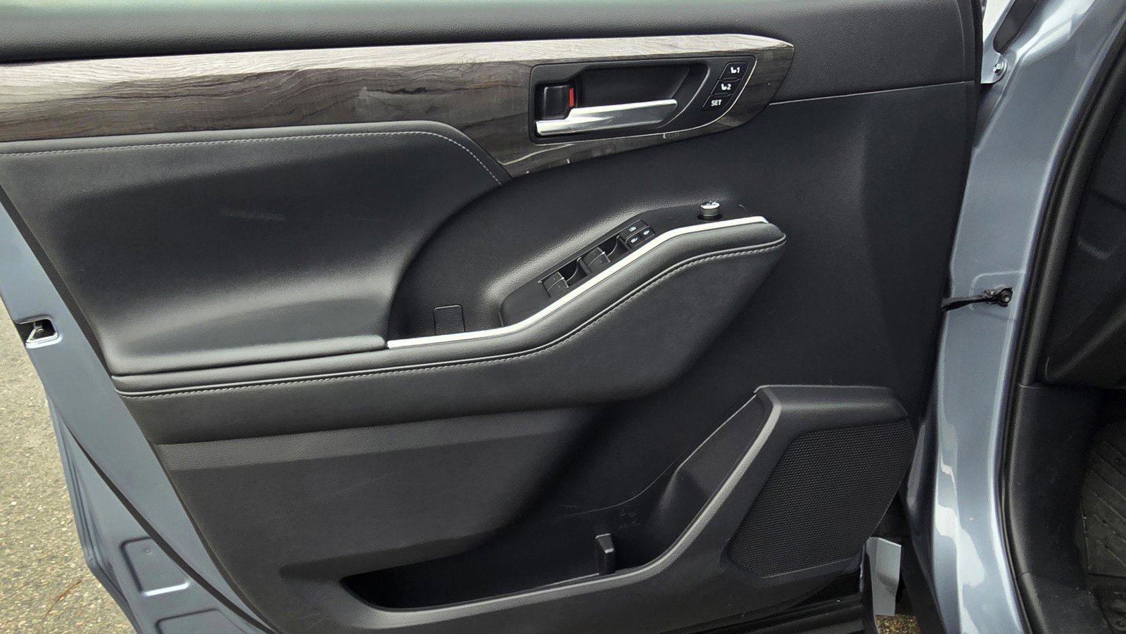 Used 2020 Toyota Highlander Platinum image 18