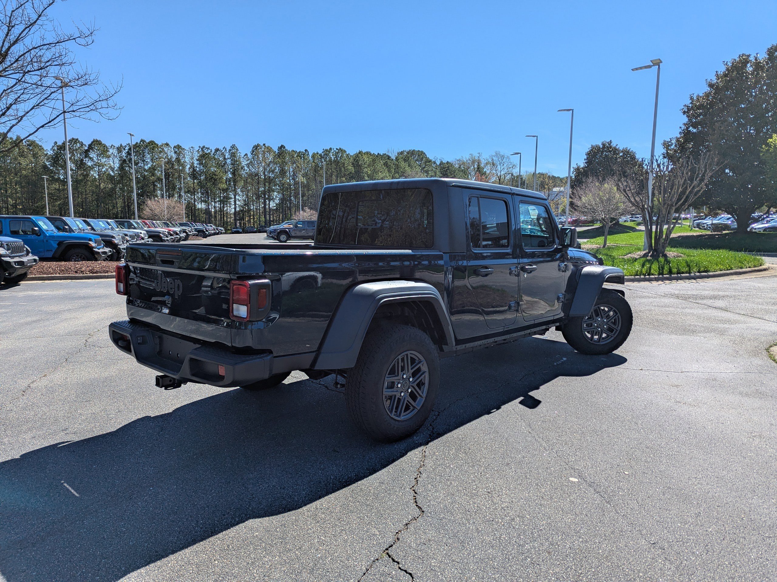 Certified 2025 Jeep Gladiator Sport image 8
