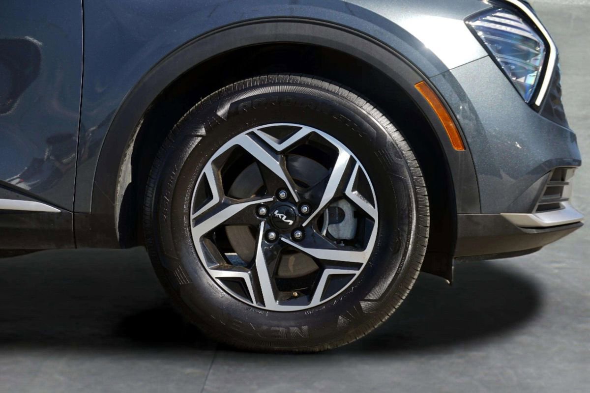 Used 2025 Kia Sportage LX image 9