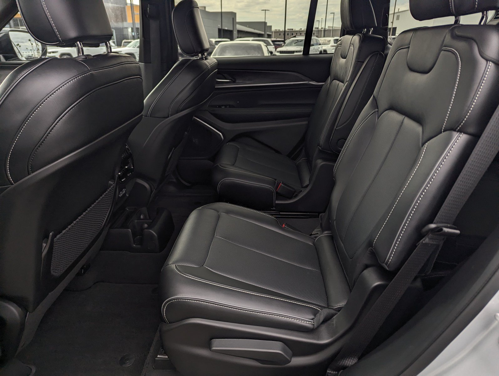Certified 2025 Jeep Grand Cherokee L Overland w/ MOPAR Finishing Package AWD/4WD image 8