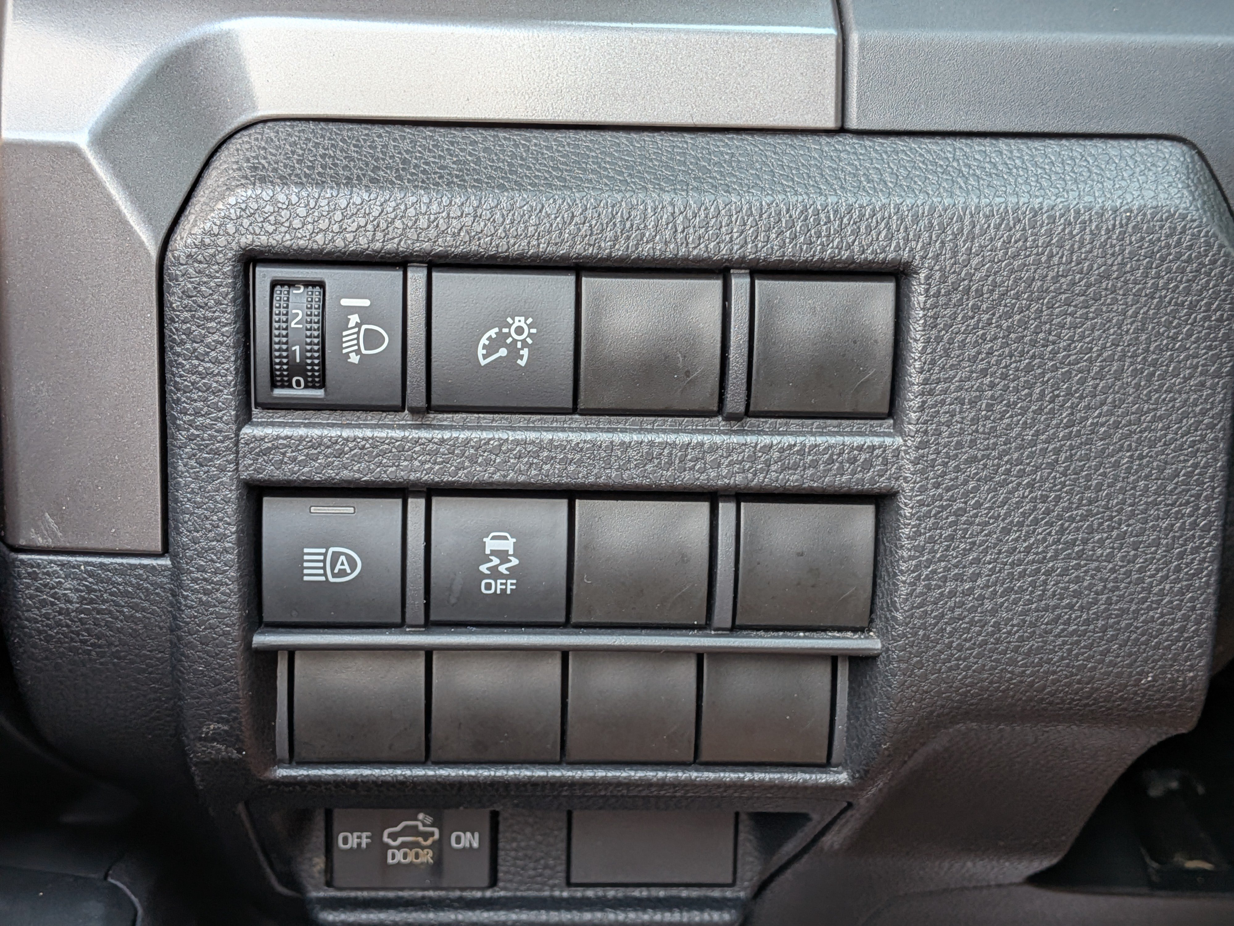Used 2024 Toyota Tacoma SR5 AWD/4WD image 23
