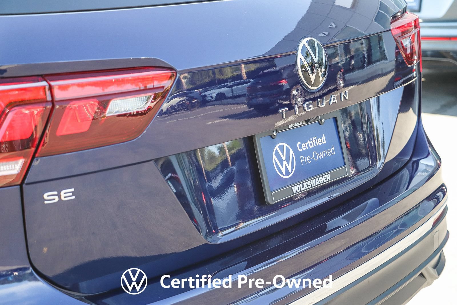 Used 2023 Volkswagen Tiguan SE w/ Panoramic Sunroof Package FWD image 11