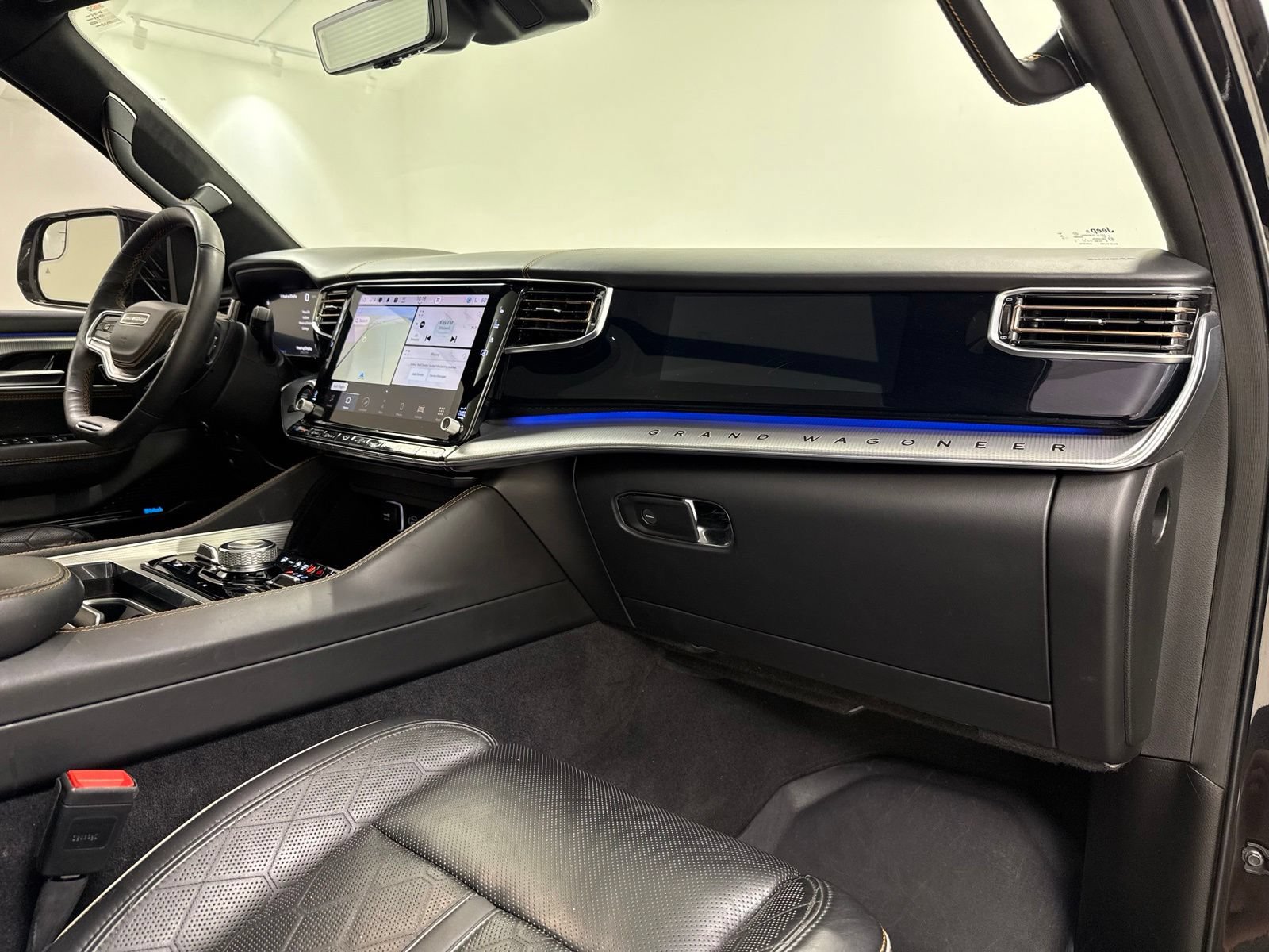 Used 2023 Jeep Grand Wagoneer Series III AWD/4WD image 33