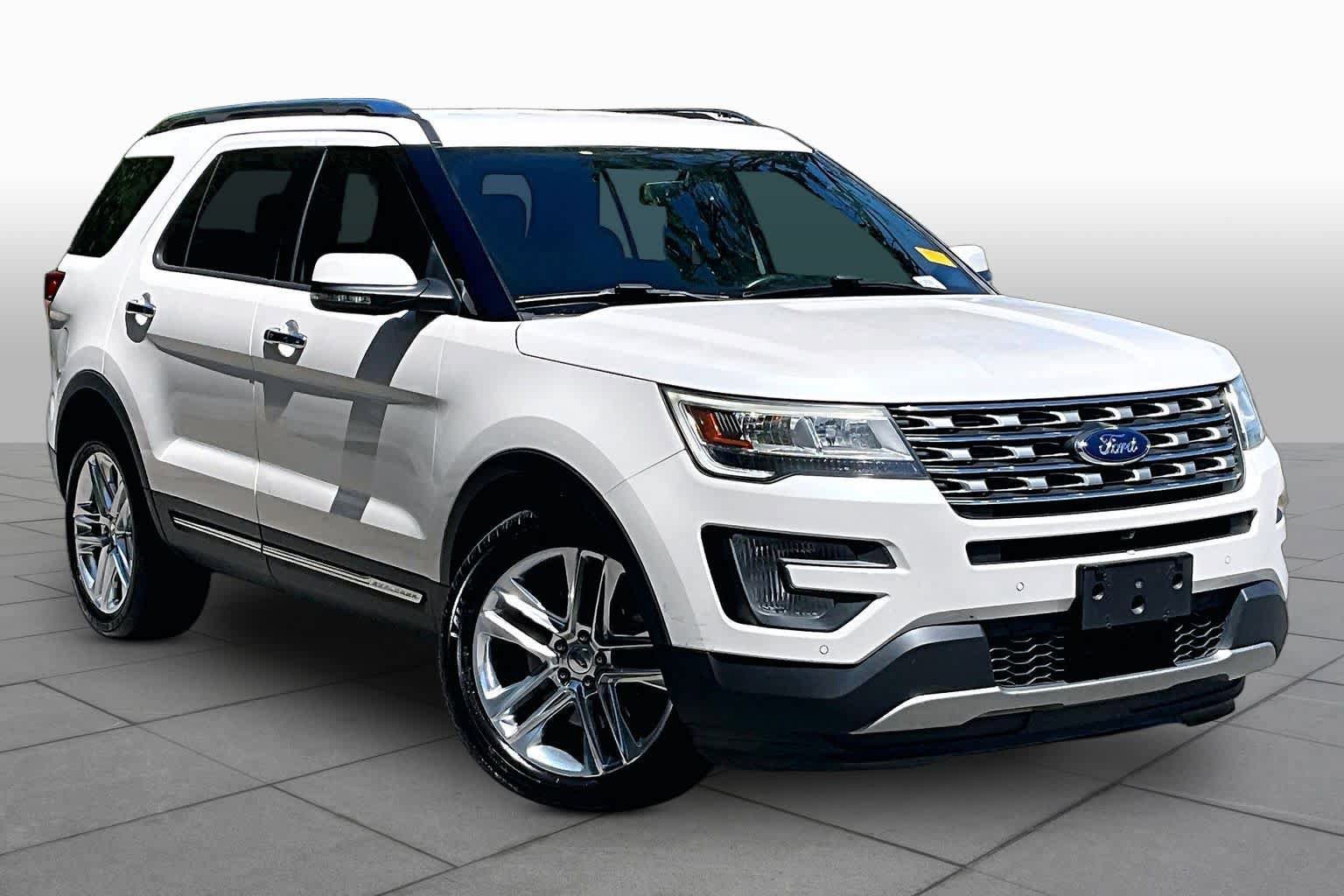 Used 2017 Ford Explorer Limited FWD image 3