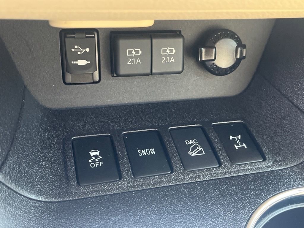 Used 2019 Toyota Highlander AWD V6 image 19